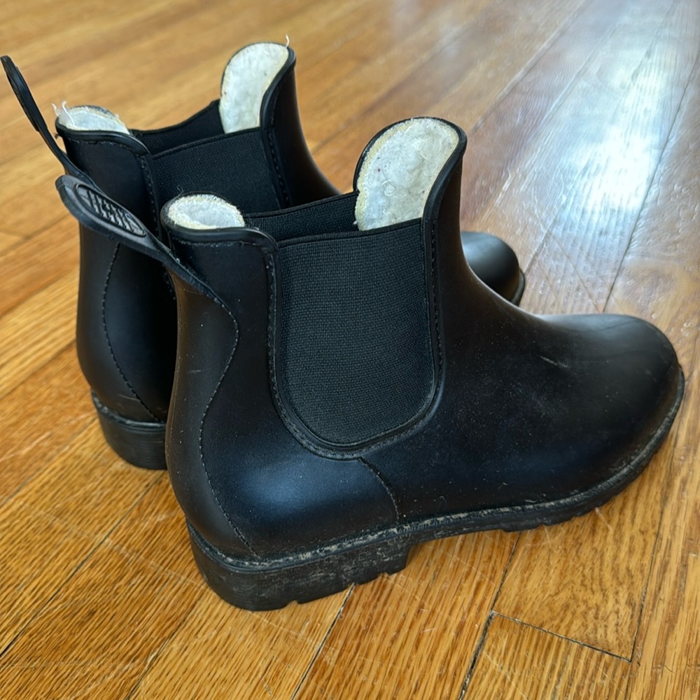 Khombu all weather lined rain boots!